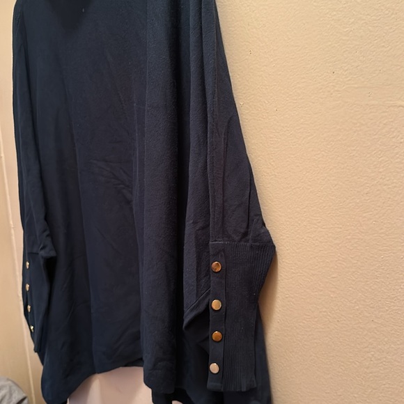 Nice sweater - Picture 3 of 5